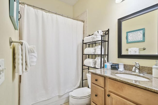 Building Photo - 509 S Willow Ave