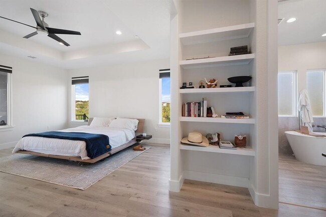 Building Photo - 20704 Leaning Oak Dr