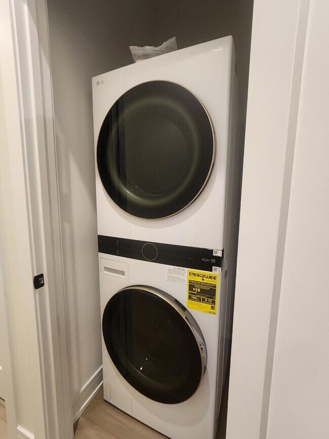 Building Photo - 4625 S Michigan Ave