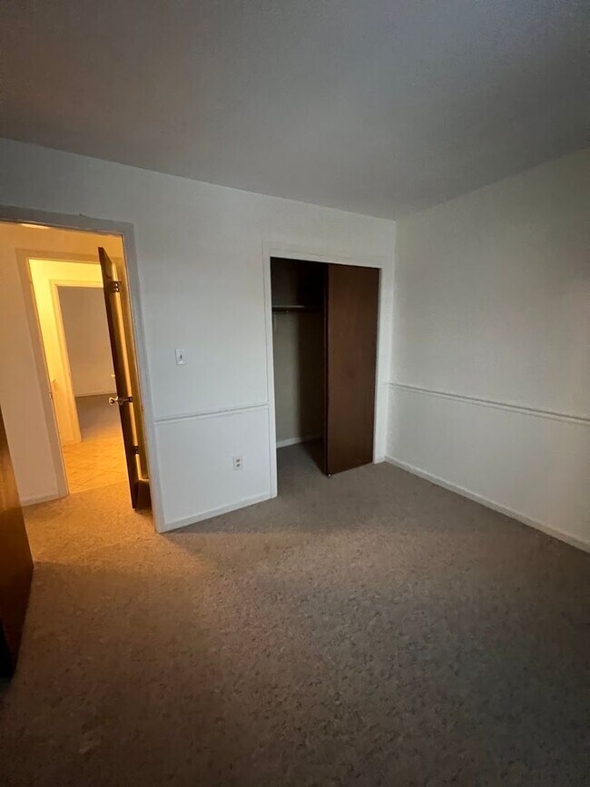 Building Photo - Now Available Spacious 3 Bedroom, 1.5 Bath Home