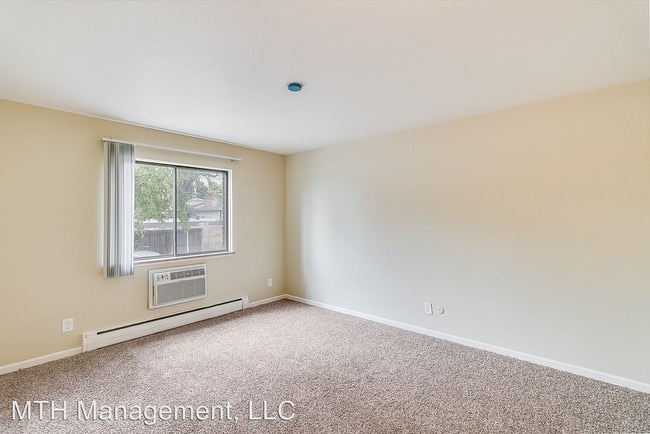 Building Photo - 1 br, 1 bath Apartment - 921 Coolidge Road