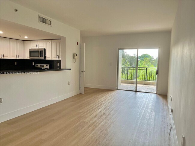 Building Photo - 120 SW 37th Ave