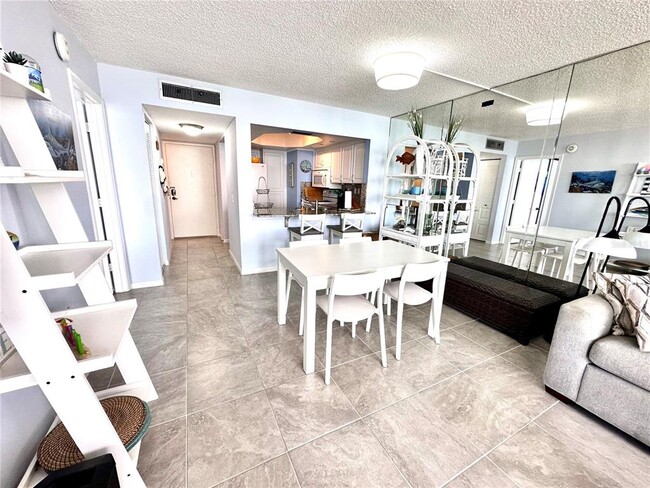 Building Photo - 6361 Bahia Del Mar Blvd S