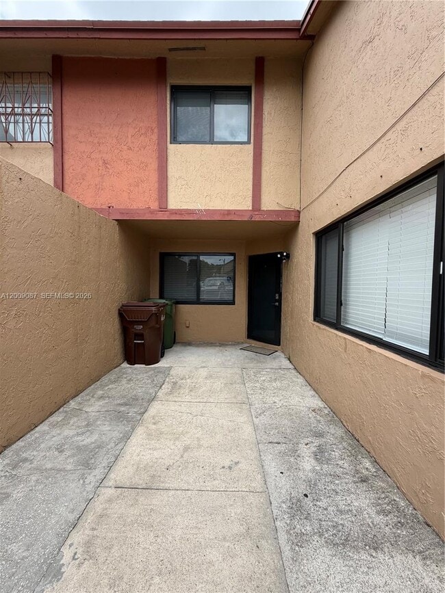 Building Photo - 857 W 41st St