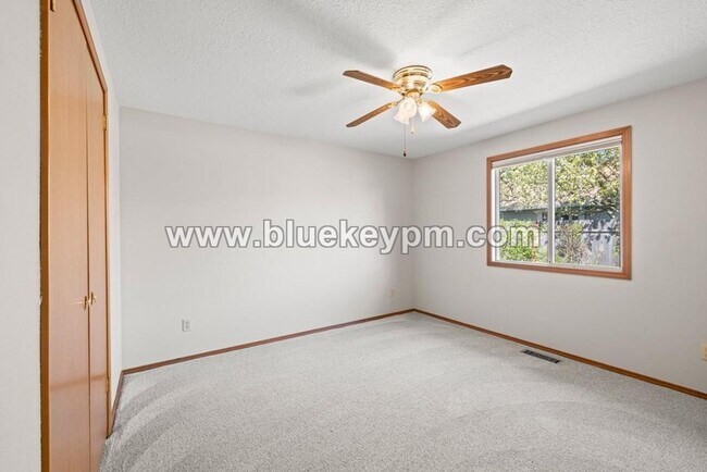 Building Photo - 3 Bed, 2 Bath Home in Wilsonville on a Cul...
