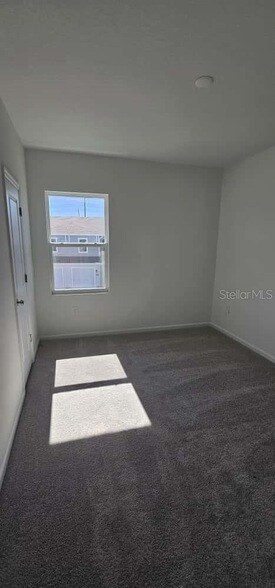 Building Photo - 548 Hart Ln