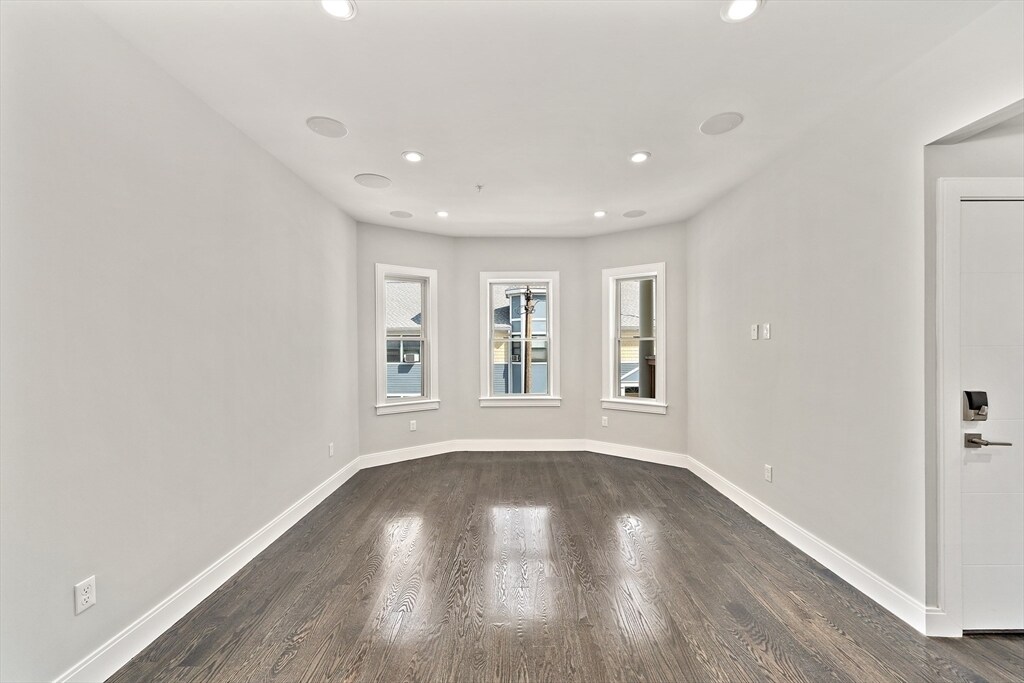 Building Photo - 9 Lithgow St