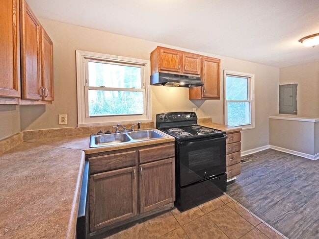 Building Photo - Updated 3-Bedroom Ranch Backing to Swann Nature Preserve