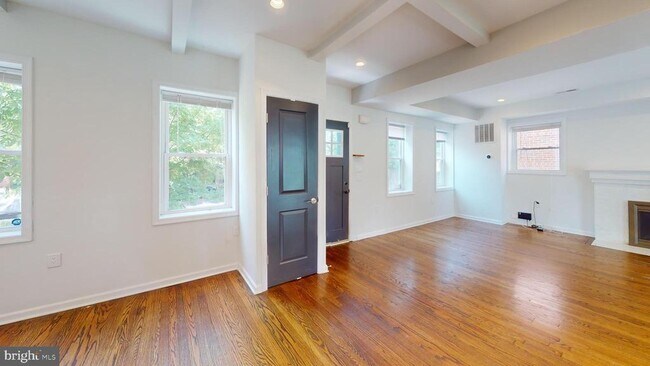 Building Photo - 452 Oakwood St SE