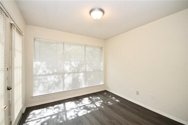 Building Photo - 8009 Cahill Dr