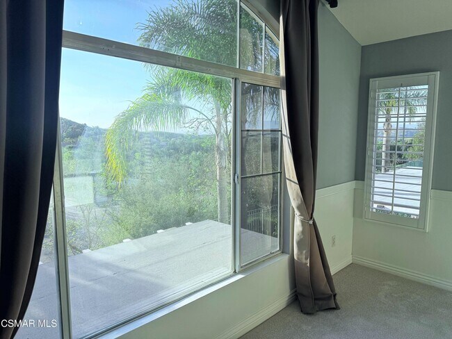 Building Photo - 525 Shadow Ln