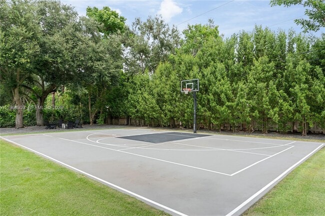 Building Photo - 9301 SW 93rd Ave