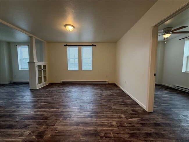 Building Photo - 570 Kendall Ave