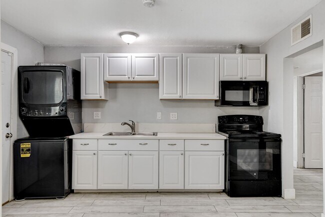 Building Photo - Duplex located in a Central Area of Las Vegas