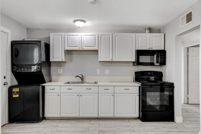 Building Photo - MOVE IN SPECIAL!! APPLY BY 10/1, $150 OFF ...
