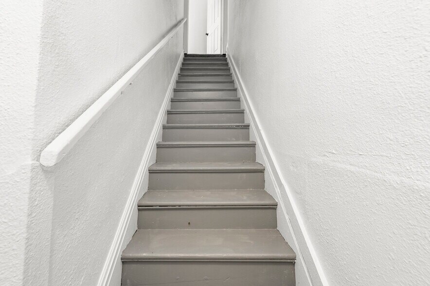 Building Photo - 2207 E 24th Ter