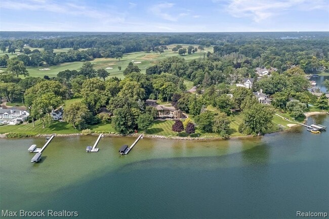 Building Photo - 3333 W Shore Dr