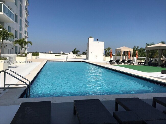 Building Photo - 1861 NW S River Dr