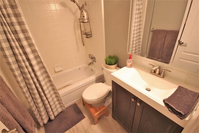 Building Photo - 650 Alamo Ct