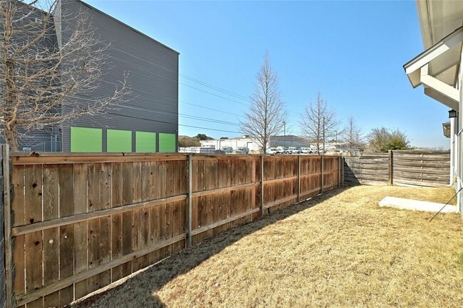 Building Photo - 2308 Hermia St