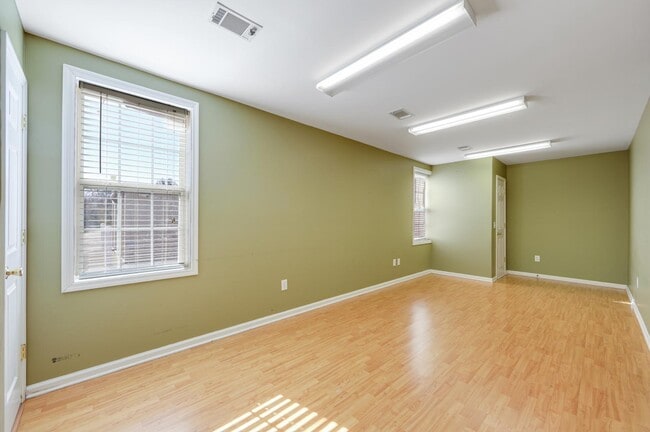 Building Photo - 129 Sunset Cir