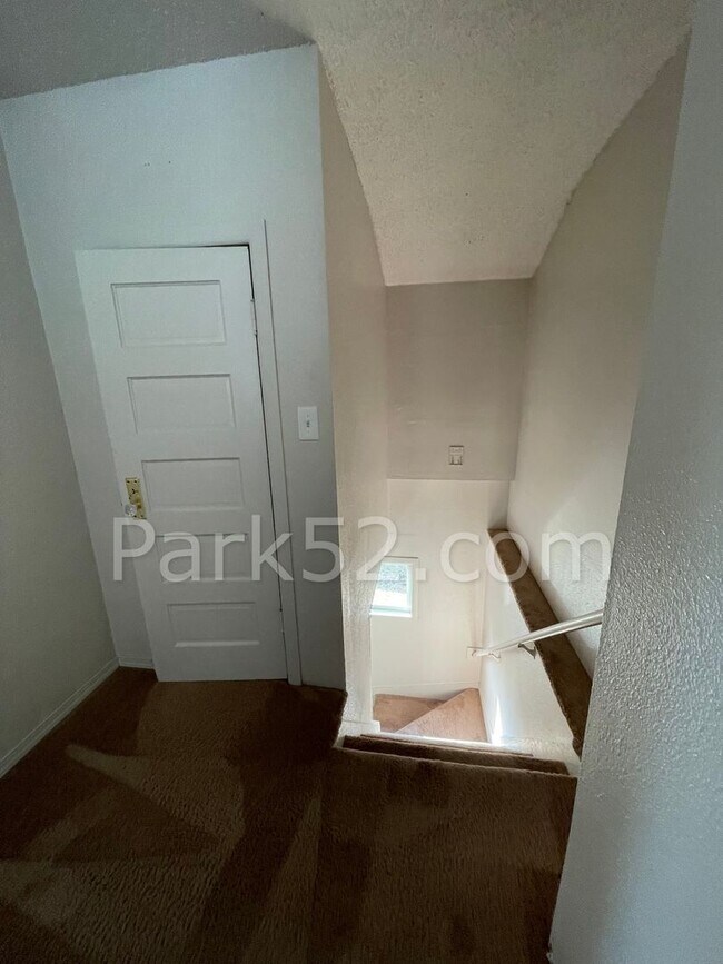 Building Photo - 3 Bedroom Tacoma Single Family Home- Pet Friendly!