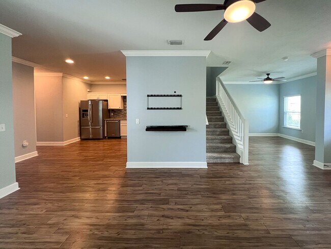 Building Photo - 3BR/2.5BA Townhouse in Sorrento - availabl...