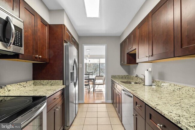 Building Photo - 2501 Calvert St NW