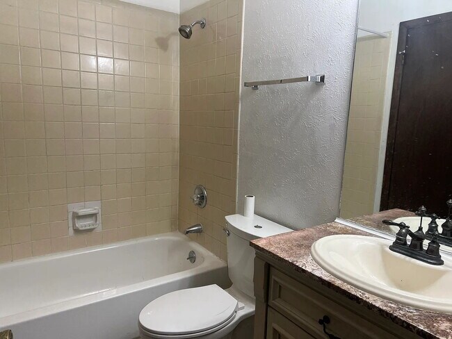 Building Photo - 3160 Eastwood Ct
