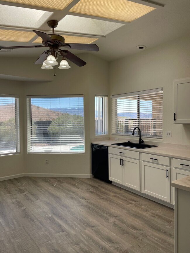 Building Photo - 1171 Regency Dr