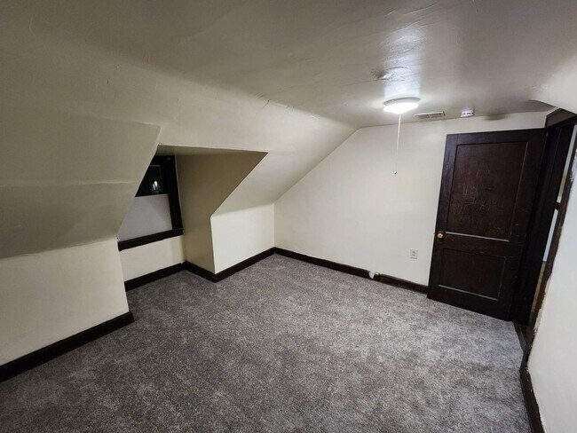 Building Photo - 1547 Hillcrest Rd