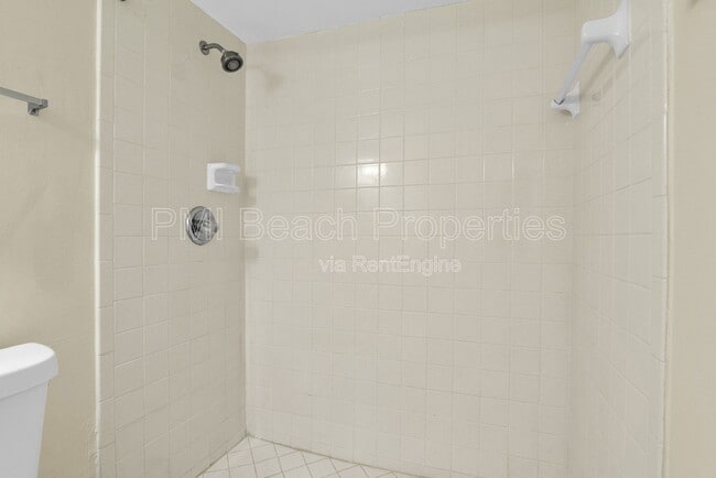 Building Photo - 2333 Waterside Dr