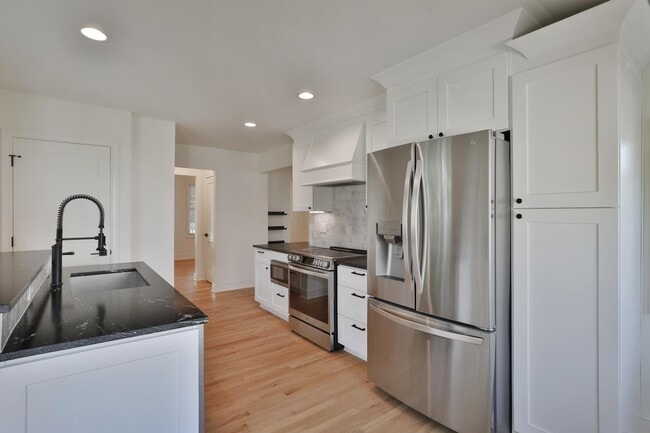 Building Photo - 125 S Knox St