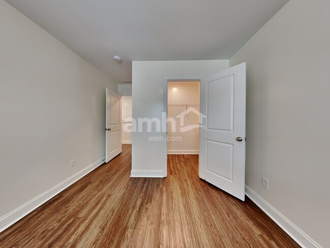 Building Photo - 525 Lateleaf Dr