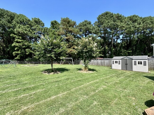 Building Photo - 1701 Everest Cir