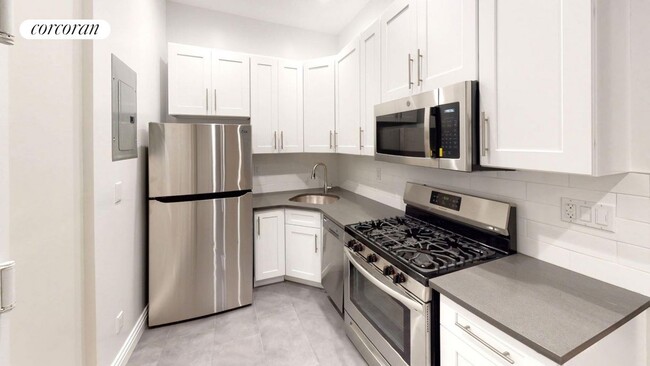 Building Photo - 8 E 74th St