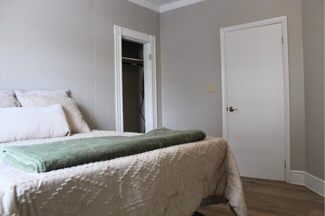 Building Photo - 4 Northend St