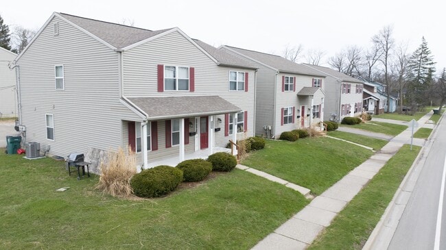 Building Photo - 915 Burcham Dr