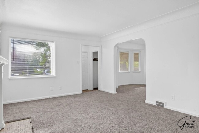 Building Photo - 3 bedroom bungalow - $1200