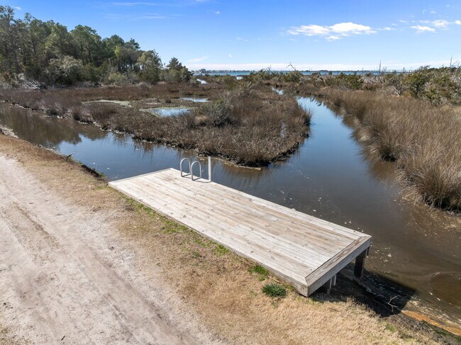 Building Photo - 322 Royal Eagle Ct