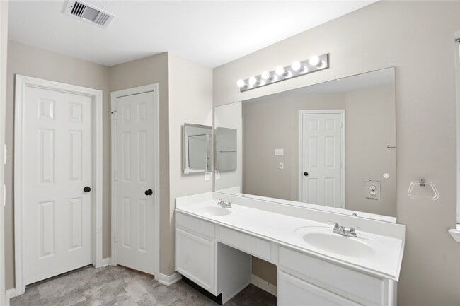 Building Photo - 3924 Highland Vale Ct
