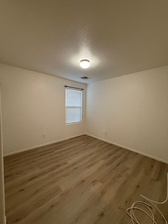 Building Photo - Cute Two Story Gated Townhome In Trilogy!