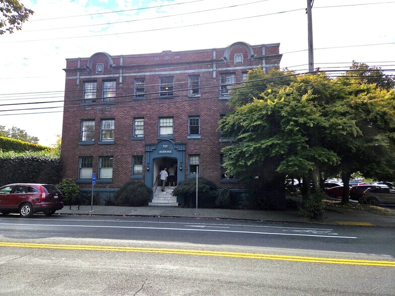 Building - 720 6th Ave