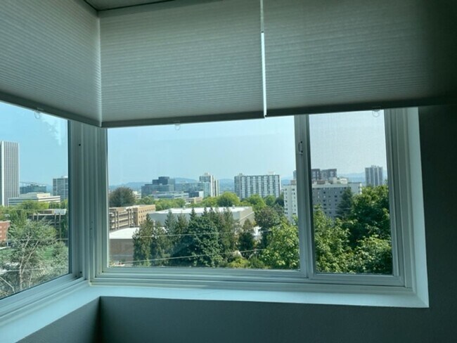 Building Photo - Beautiful apartment in Goose Hallow- Prime...