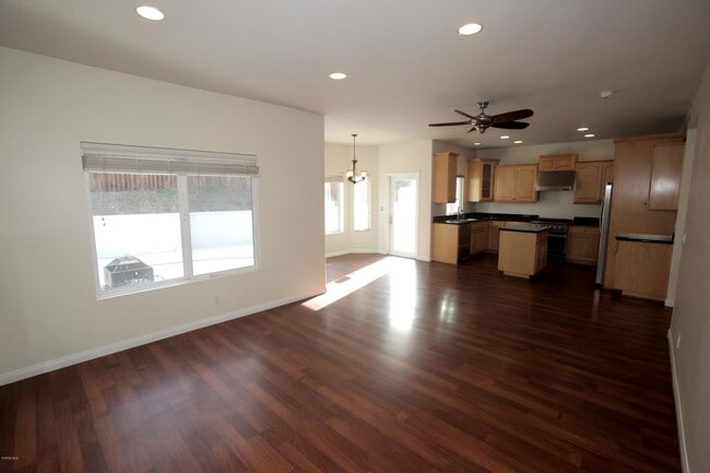 Building Photo - 526 Houston Dr