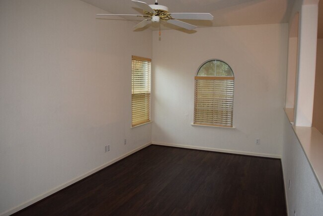 Building Photo - 34 Penelope Ct