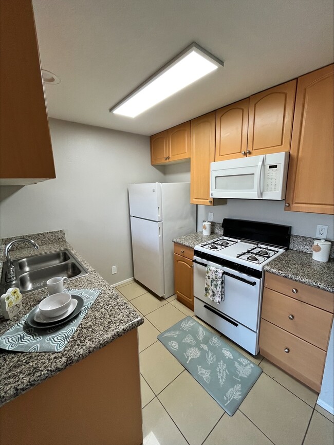 KITCHEN - Chateau Emelita Apartments