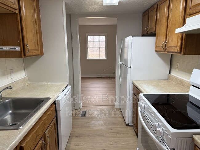 Building Photo - 2331 McClellan Ct