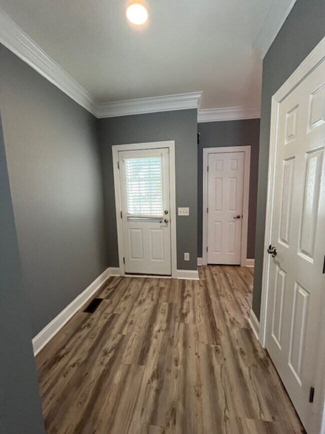 Building Photo - Lovely Home in the Love Grove subdivision!