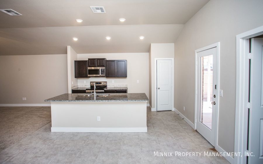 Building Photo - 10408 Winfield Ave